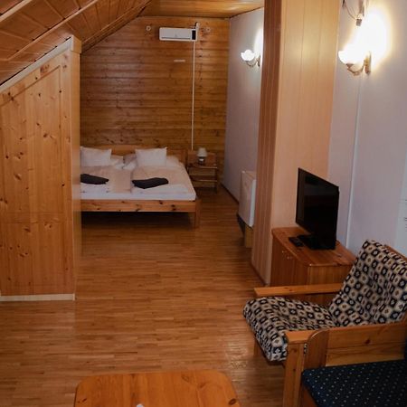 Bed and Breakfast Katalinkert Panzio Дьєр Екстер'єр фото