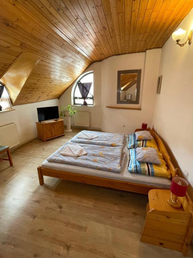 Bed and Breakfast Katalinkert Panzio Дьєр Екстер'єр фото